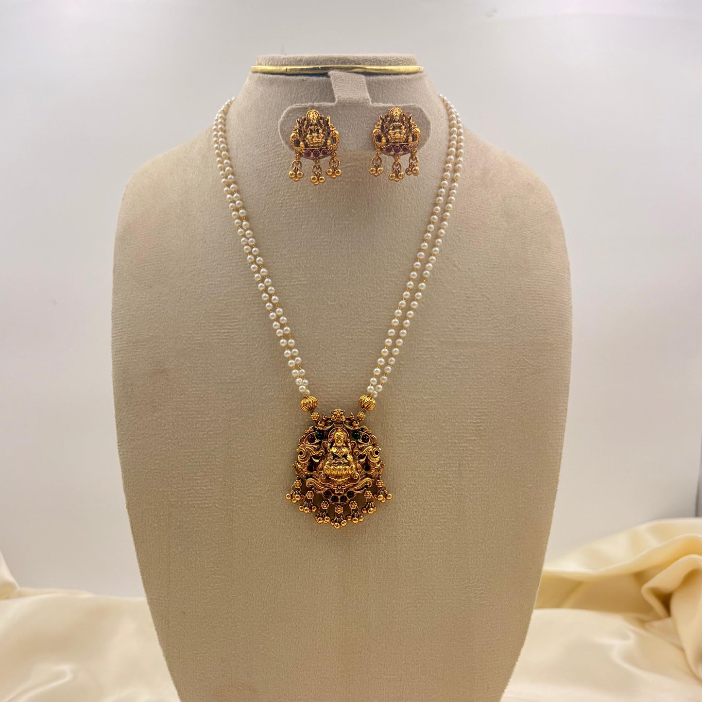 Pearl Mala Lakshmi Temple Pendant Necklace Set