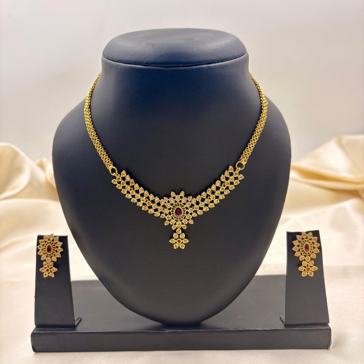 ✨ Ruby Stone Floral Necklace Set – Elegant & Timeless Beauty