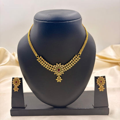 ✨ Ruby Stone Floral Necklace Set – Elegant & Timeless Beauty