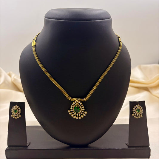 💚 Emerald Glow Necklace Set – Simple, Elegant & Classy