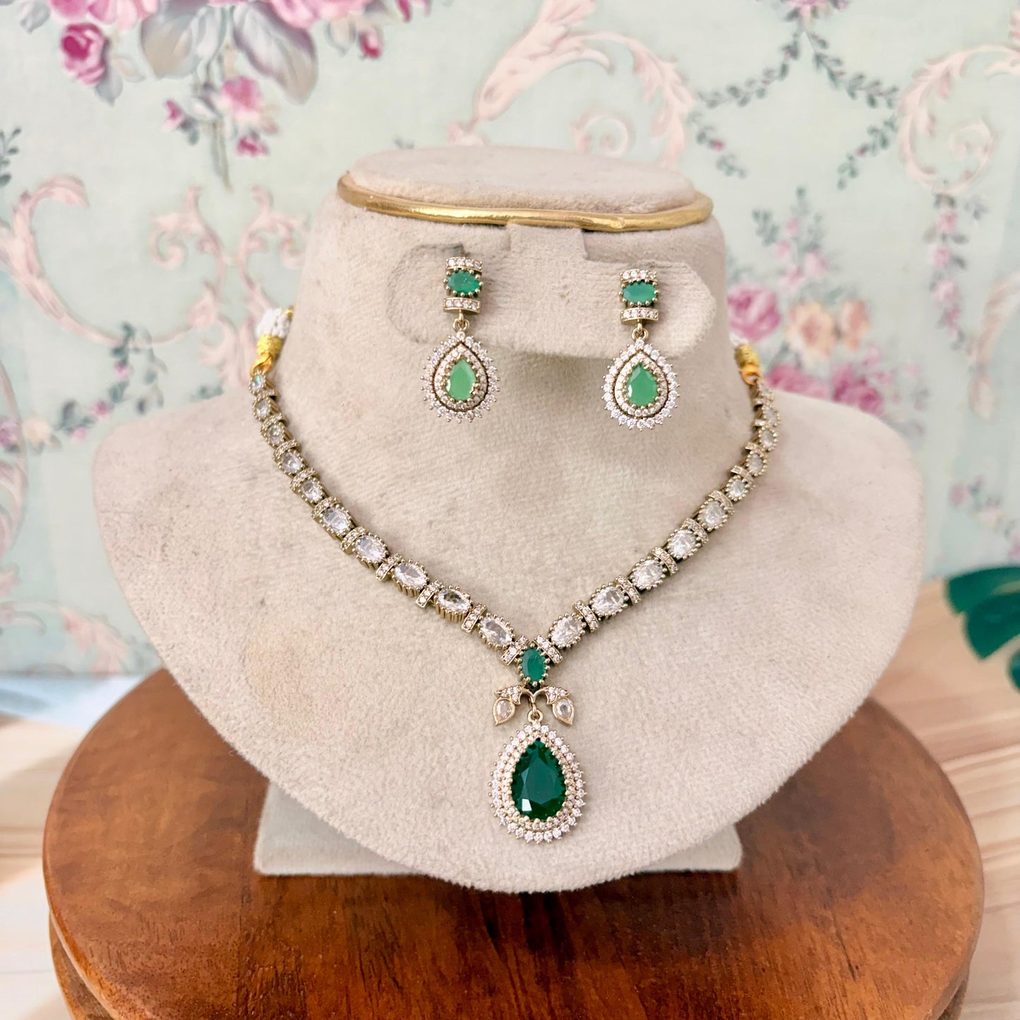 Elegant Emerald Green Teardrop Pendant Necklace Set with CZ Stones
