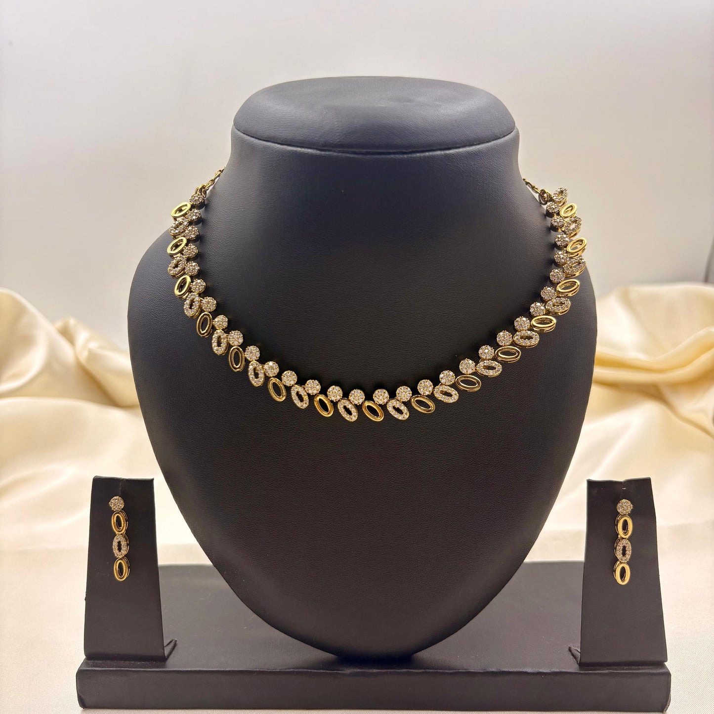 ✨ Crystal Oval Motif Necklace Set – Classy • Lightweight • Elegant