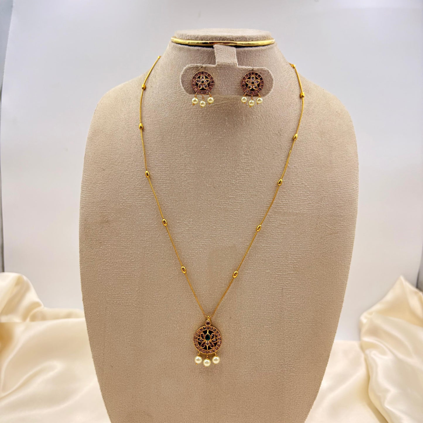 Lightweight Pearl Drop Mandala Necklace Set