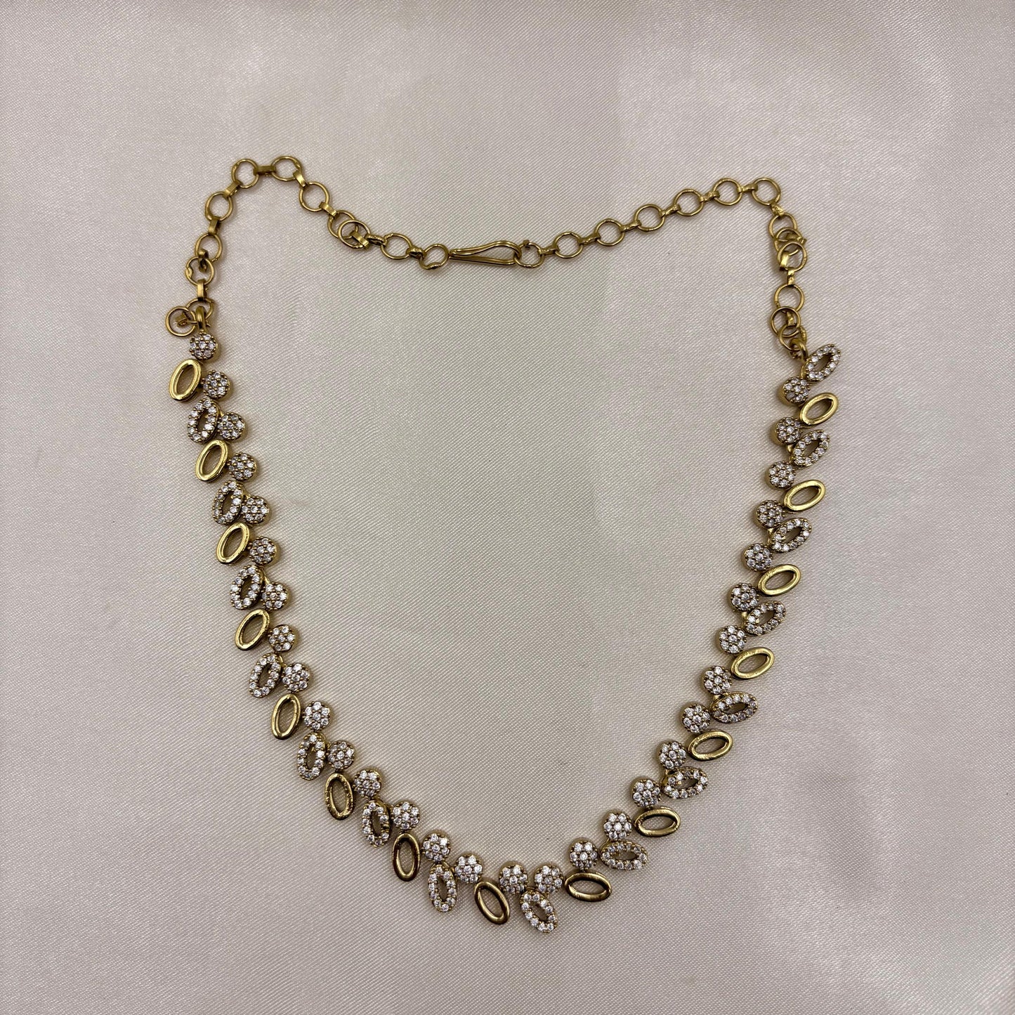 ✨ Crystal Oval Motif Necklace Set – Classy • Lightweight • Elegant